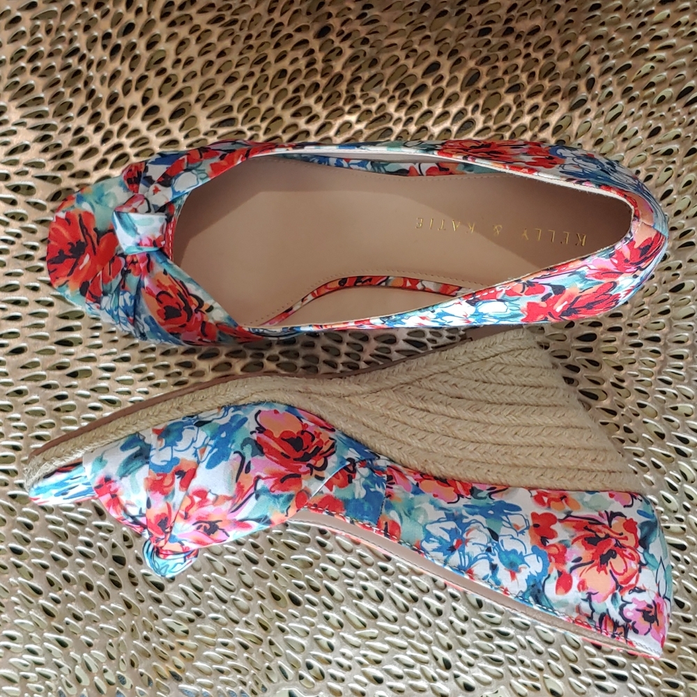 Kelly and Katie Ivala Wedge (New out of box)